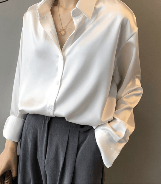 Jael - Geknöpfte Satin-Seidenbluse