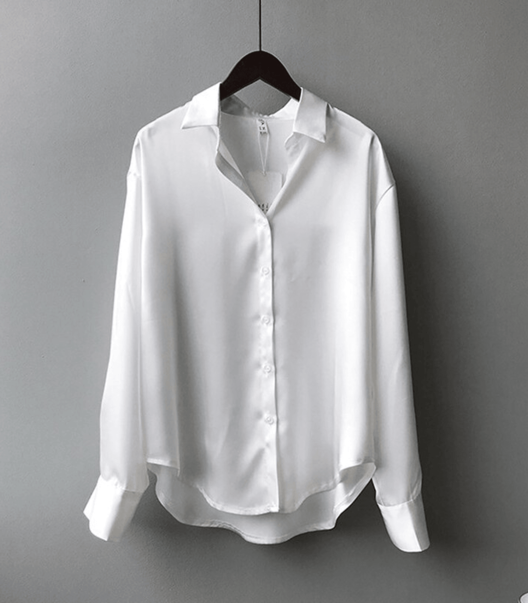 Jael - Geknöpfte Satin-Seidenbluse