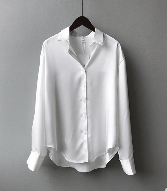 Jael - Geknöpfte Satin-Seidenbluse