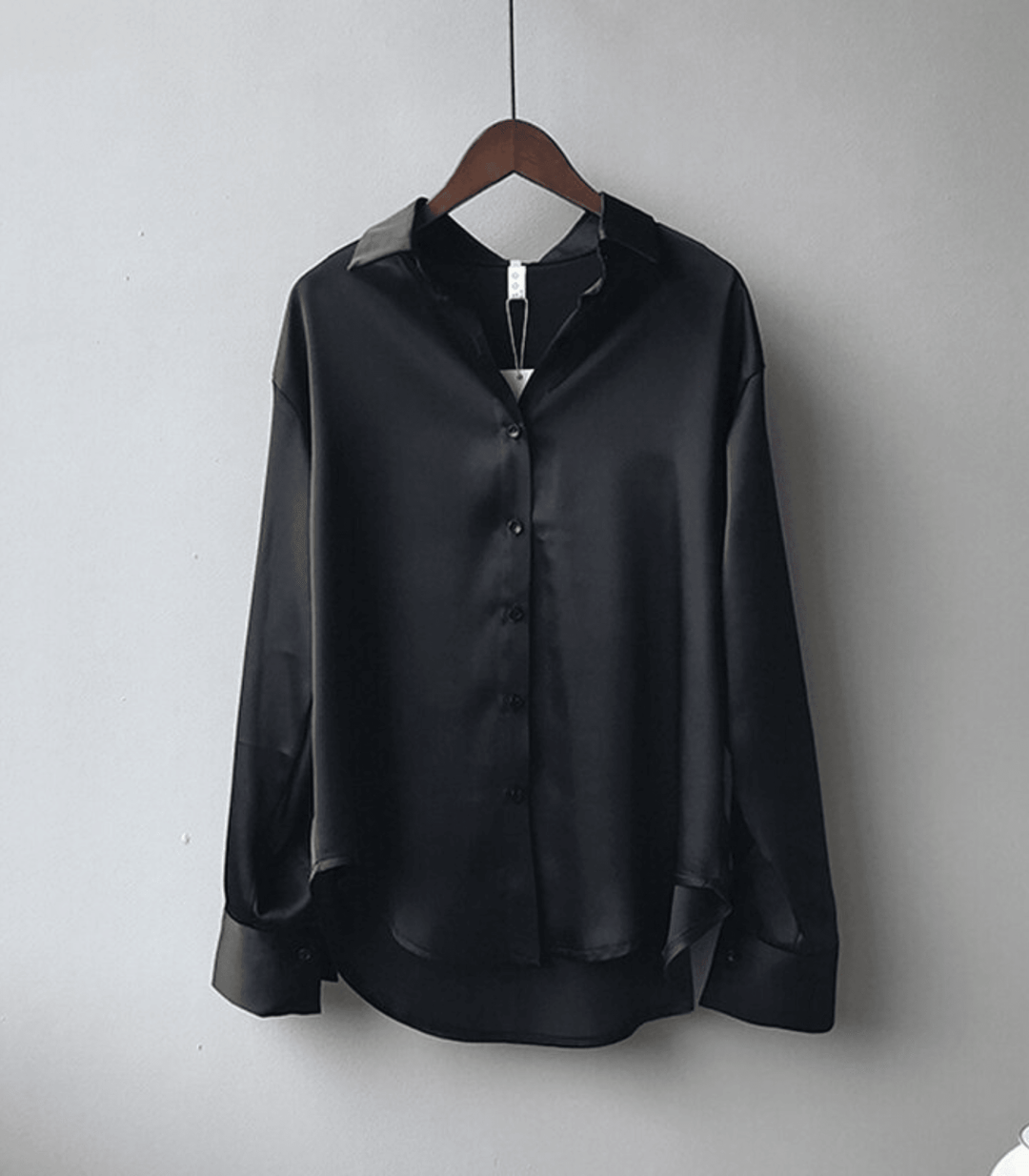 Jael - Geknöpfte Satin-Seidenbluse