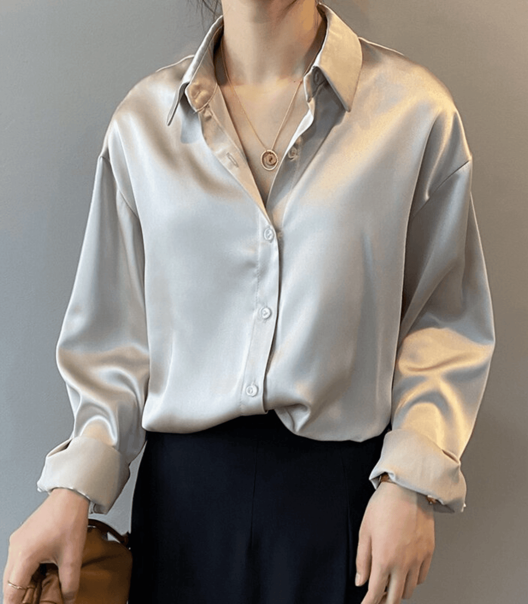 Jael - Geknöpfte Satin-Seidenbluse